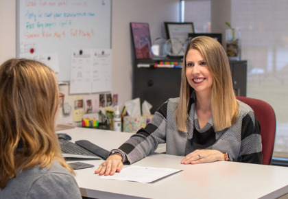 Brandy Bunting working with student